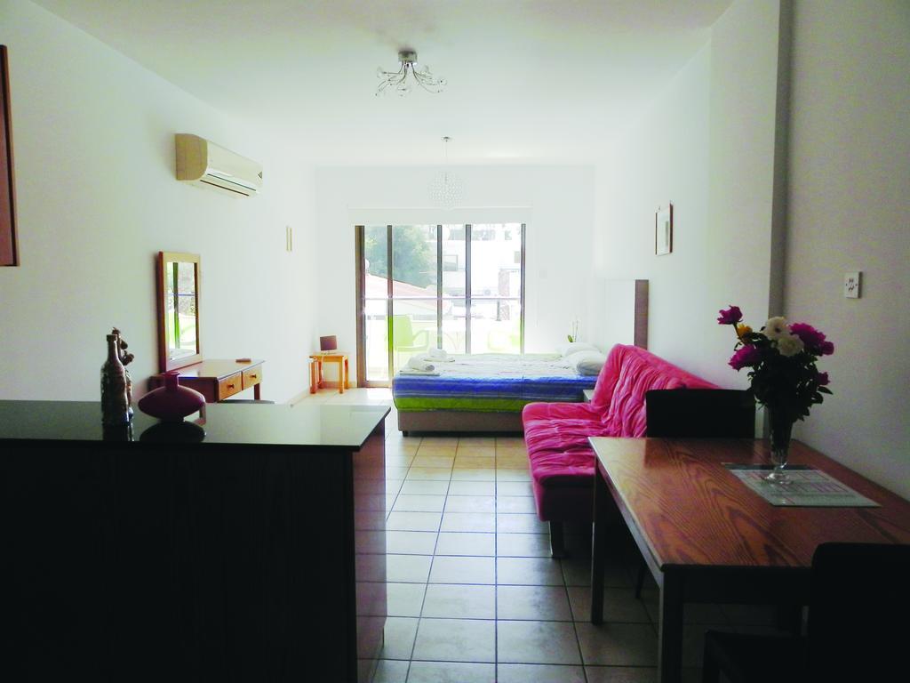 Andries Apartments Paphos Buitenkant foto