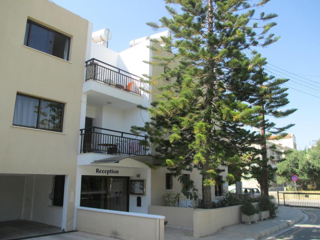 Andries Apartments Paphos Buitenkant foto