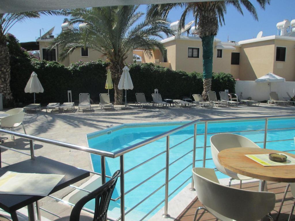 Andries Apartments Paphos Buitenkant foto